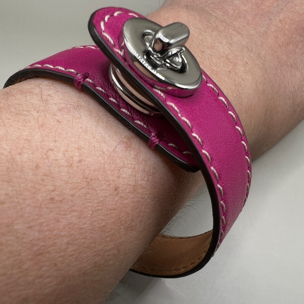 COACH Authentic Leather Turnlock Bracelet — Fuchsia/Hot Pink | NWOT | MSRP $89 - Picture 12 of 13